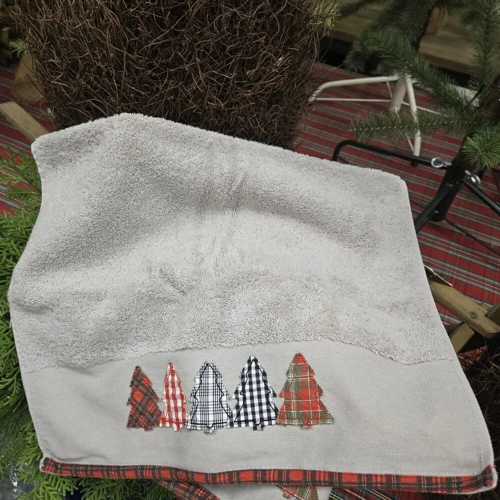 Balsom & Fir Trading Co Christmas Tree 2 Hand Towels Greige Grey Red Black Plaid